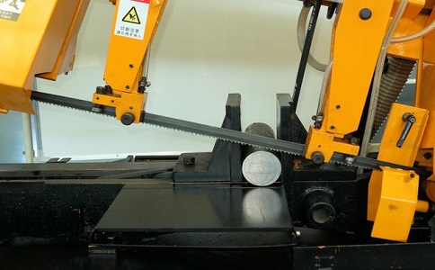 四会数控带锯床自动送料精度会出现偏差吗？